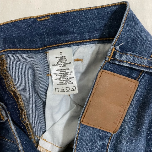 Aeropostale High-Waisted Ripped Jeans - Picture 4 of 4